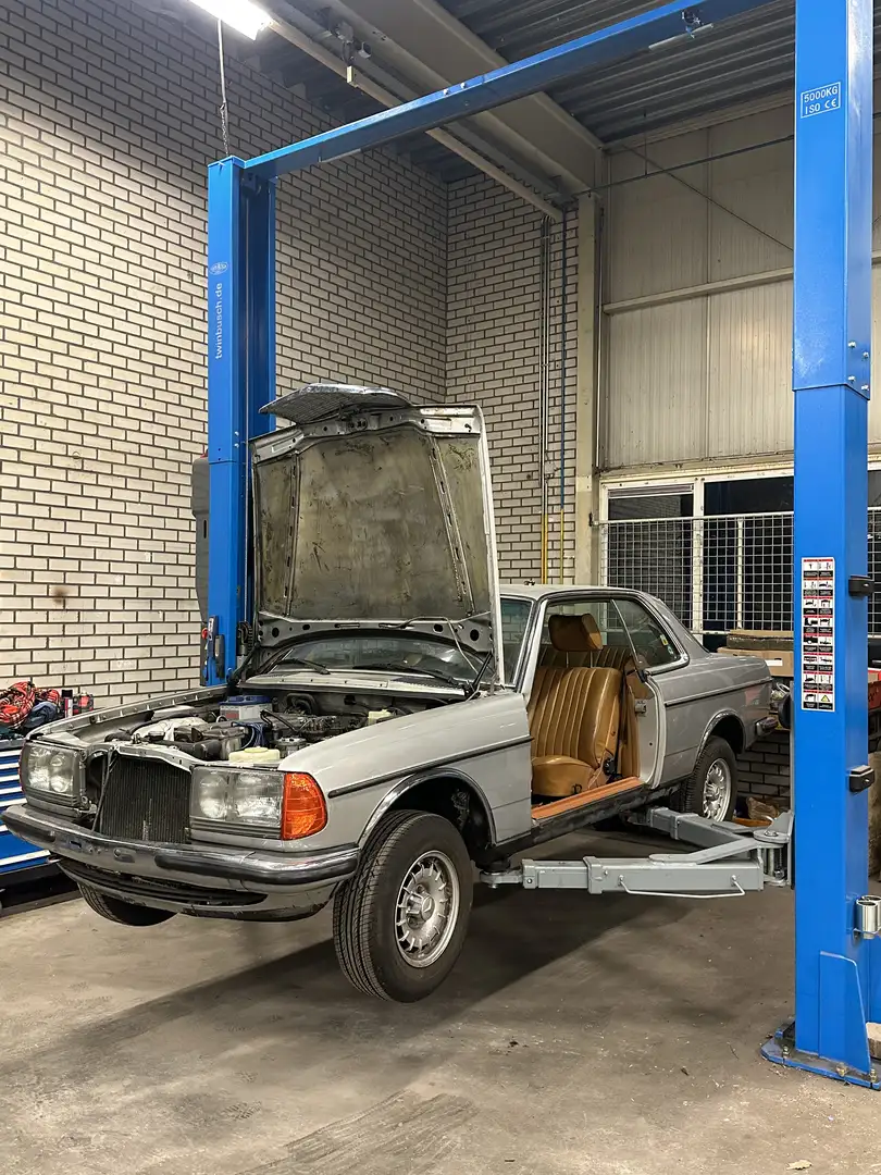 Mercedes-Benz 280 MB W123 C123 280CE ‘77 6 cil. 185pk 99% roestvri Ezüst - 2