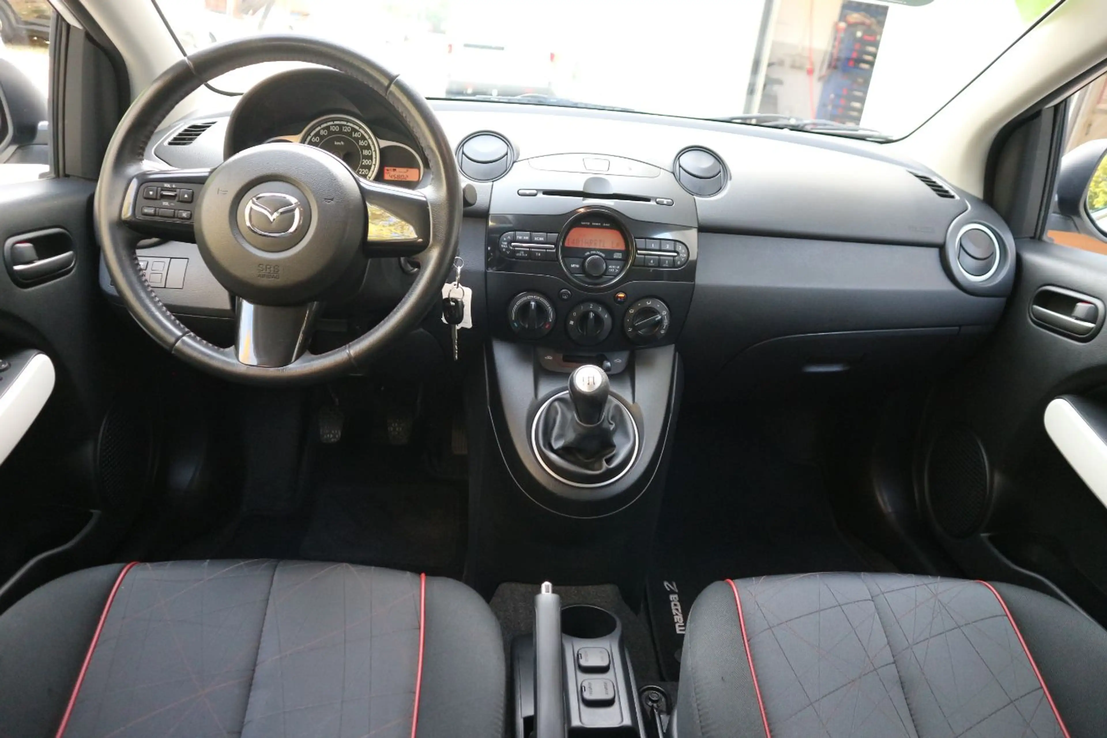 Mazda 2 1.3 Iro Klima PDC Alu WKR wenig km TÜV neu — photo 13