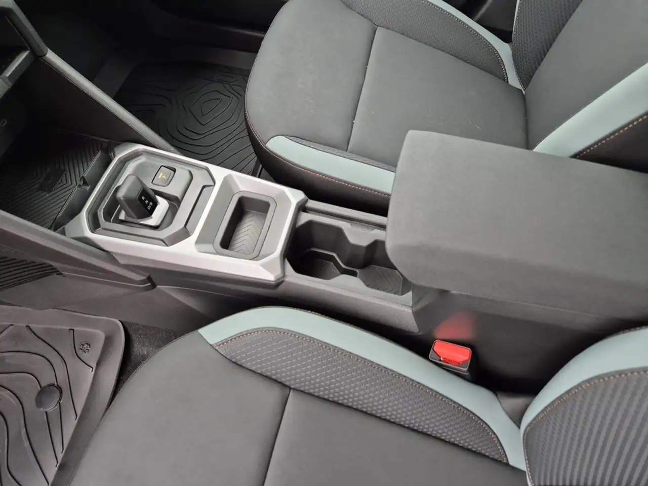 Dacia Duster Extreme hybrid 155 16