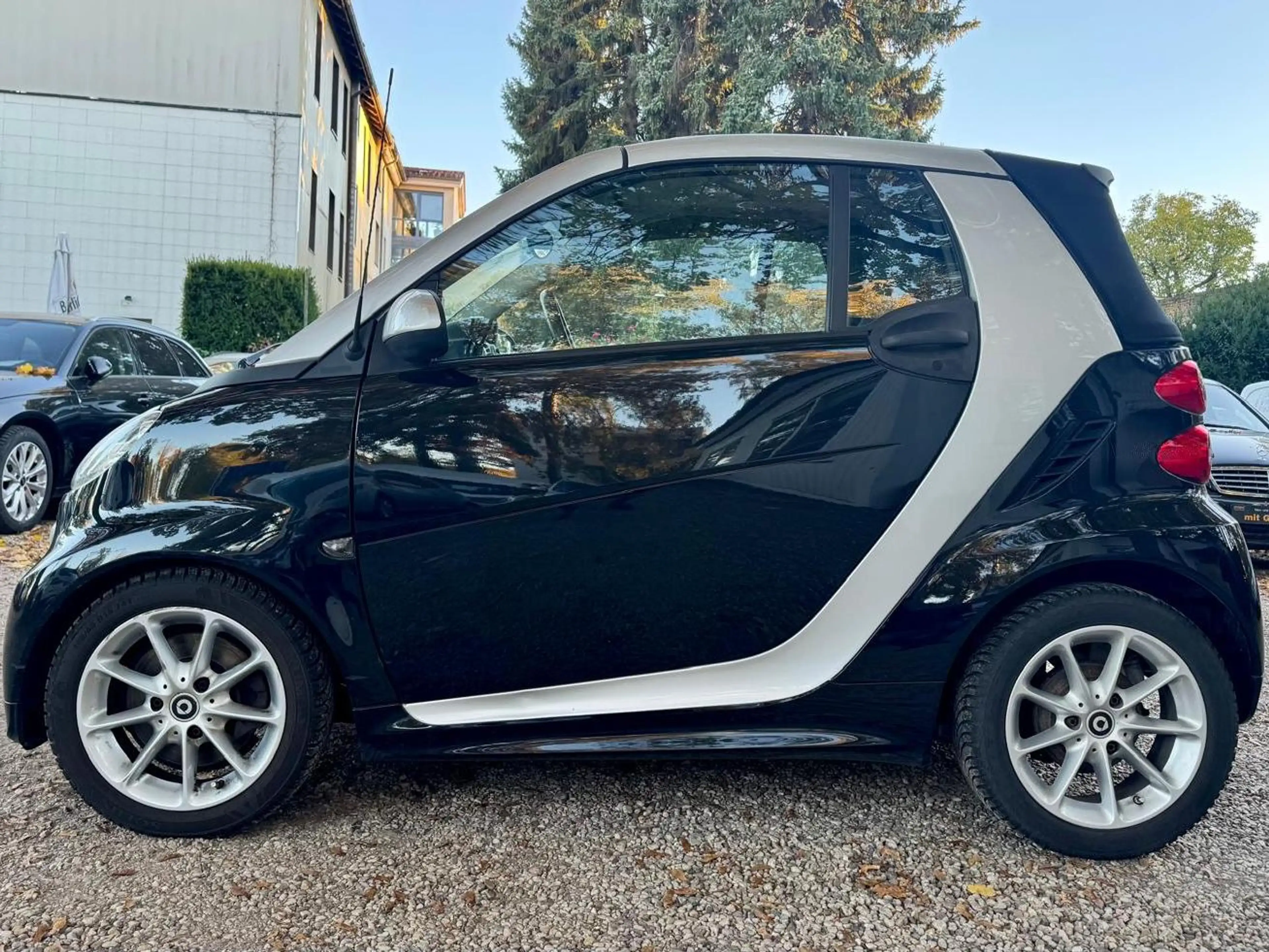 smart forTwo Cabrio Navi Klima AUTOAMTIK 15 Zoll Alu Servo — photo 19