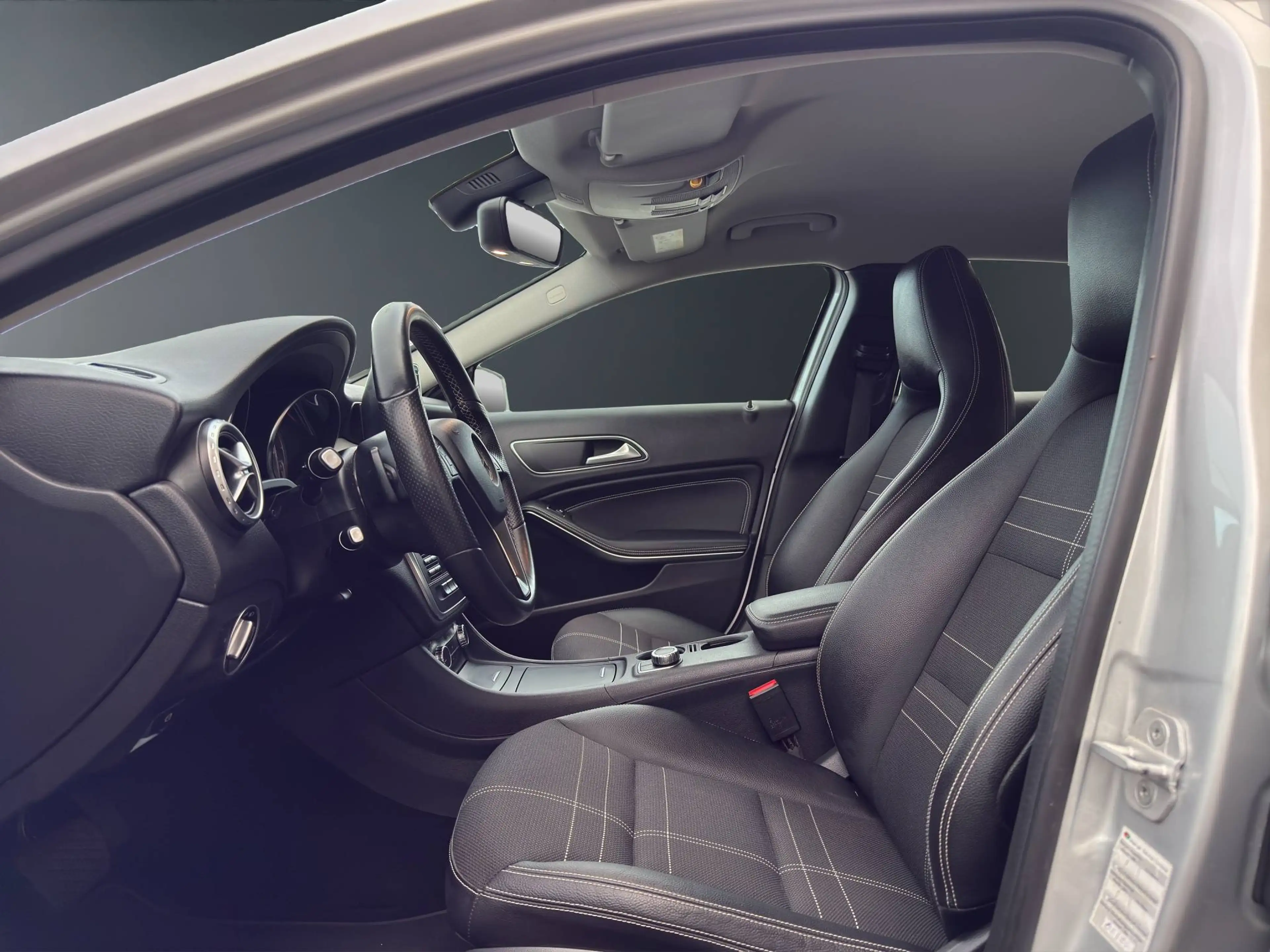 Mercedes-Benz GLA 200 GLA 200 Urban Navi/Xenon/Kamera — photo 9