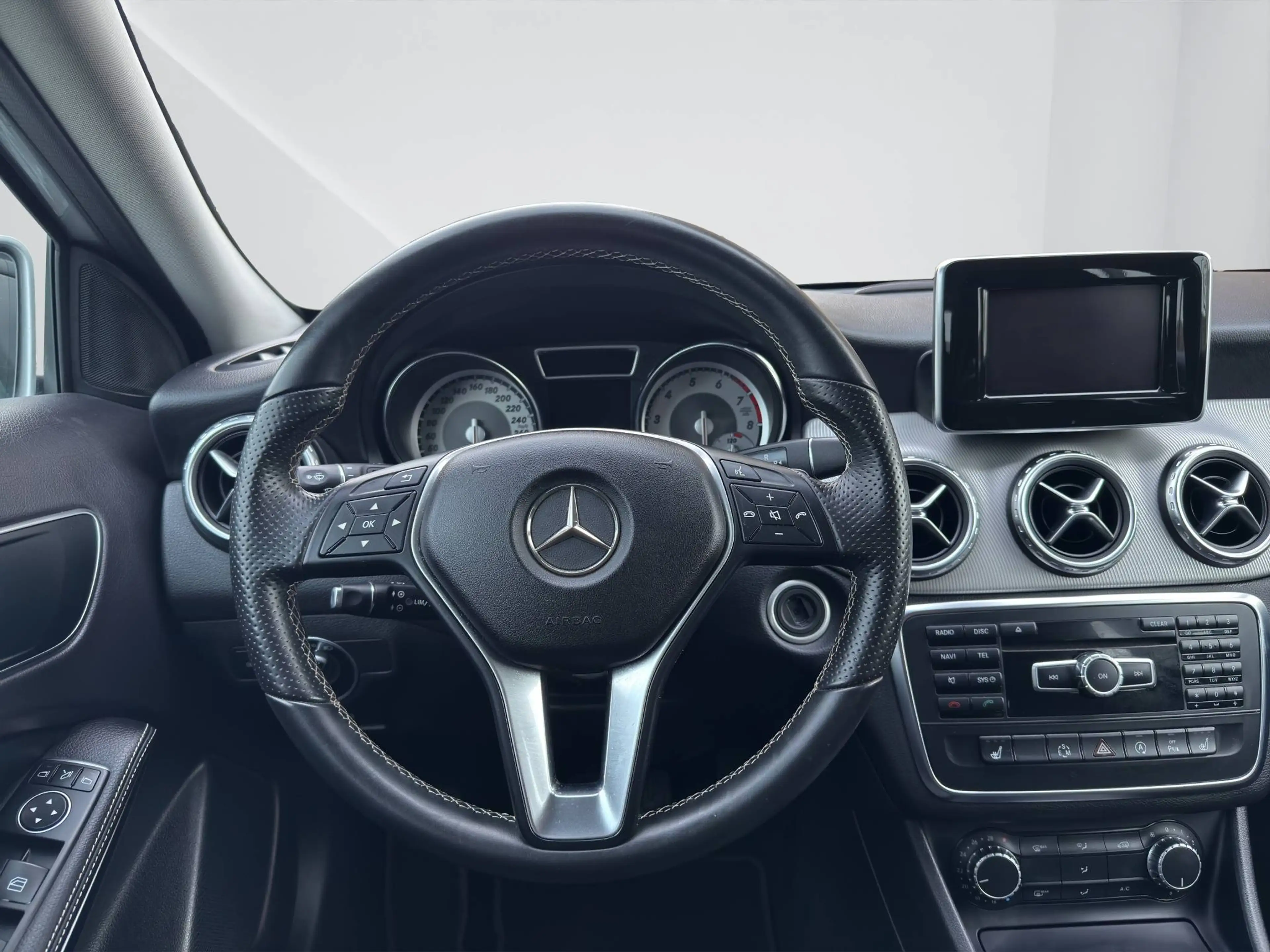 Mercedes-Benz GLA 200 GLA 200 Urban Navi/Xenon/Kamera — photo 11