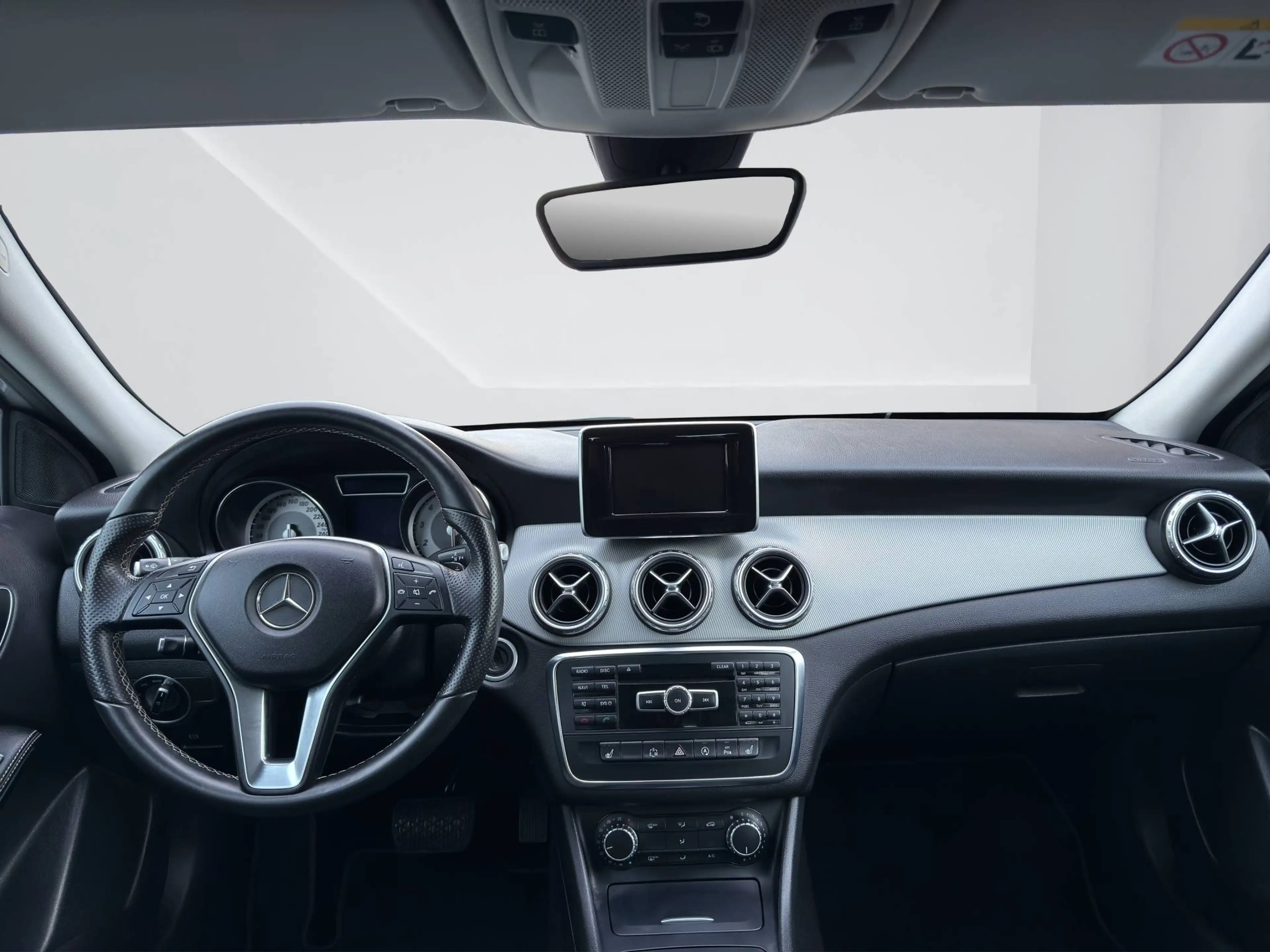 Mercedes-Benz GLA 200 GLA 200 Urban Navi/Xenon/Kamera — photo 12