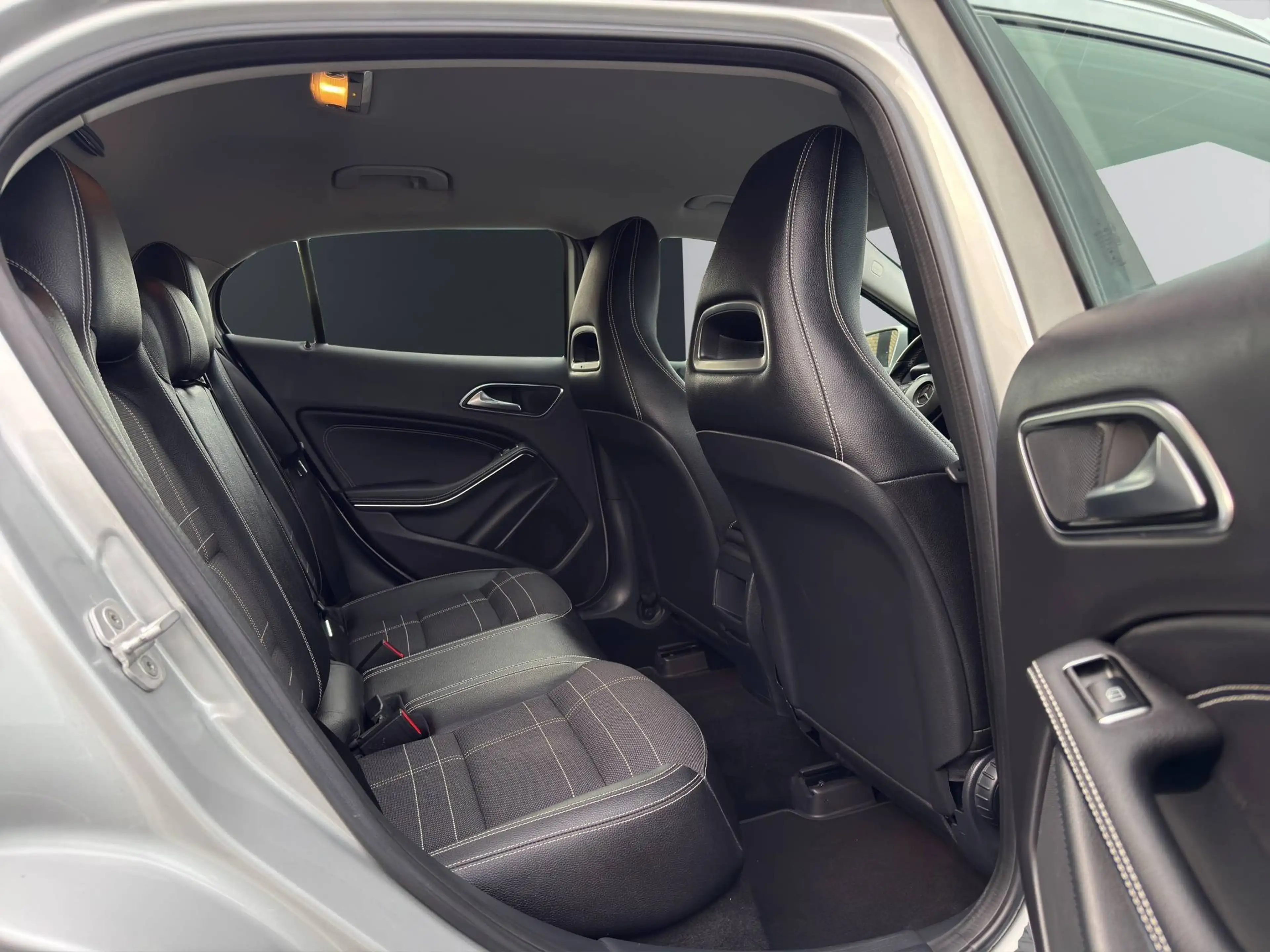 Mercedes-Benz GLA 200 GLA 200 Urban Navi/Xenon/Kamera — photo 14