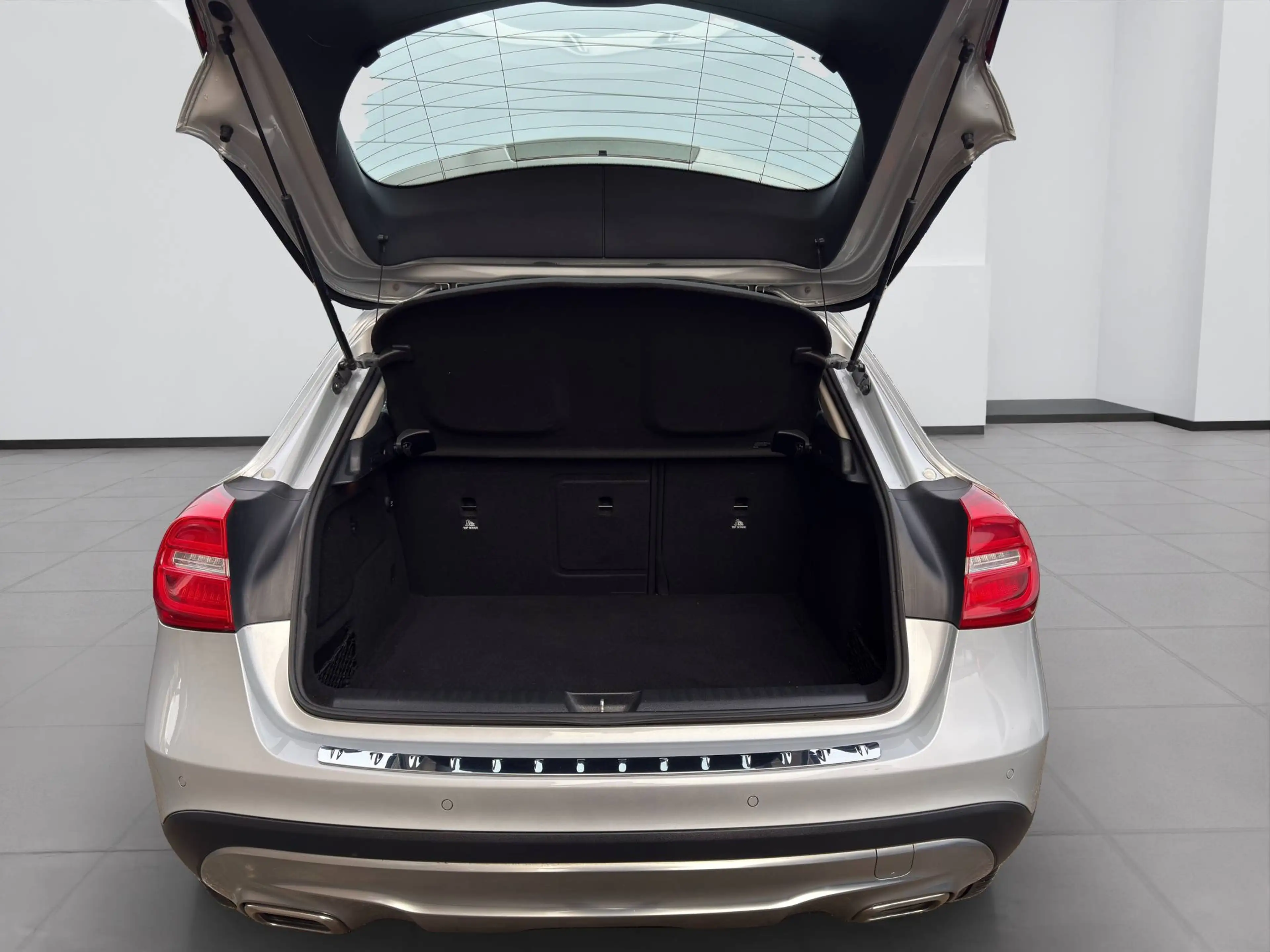 Mercedes-Benz GLA 200 GLA 200 Urban Navi/Xenon/Kamera — photo 15