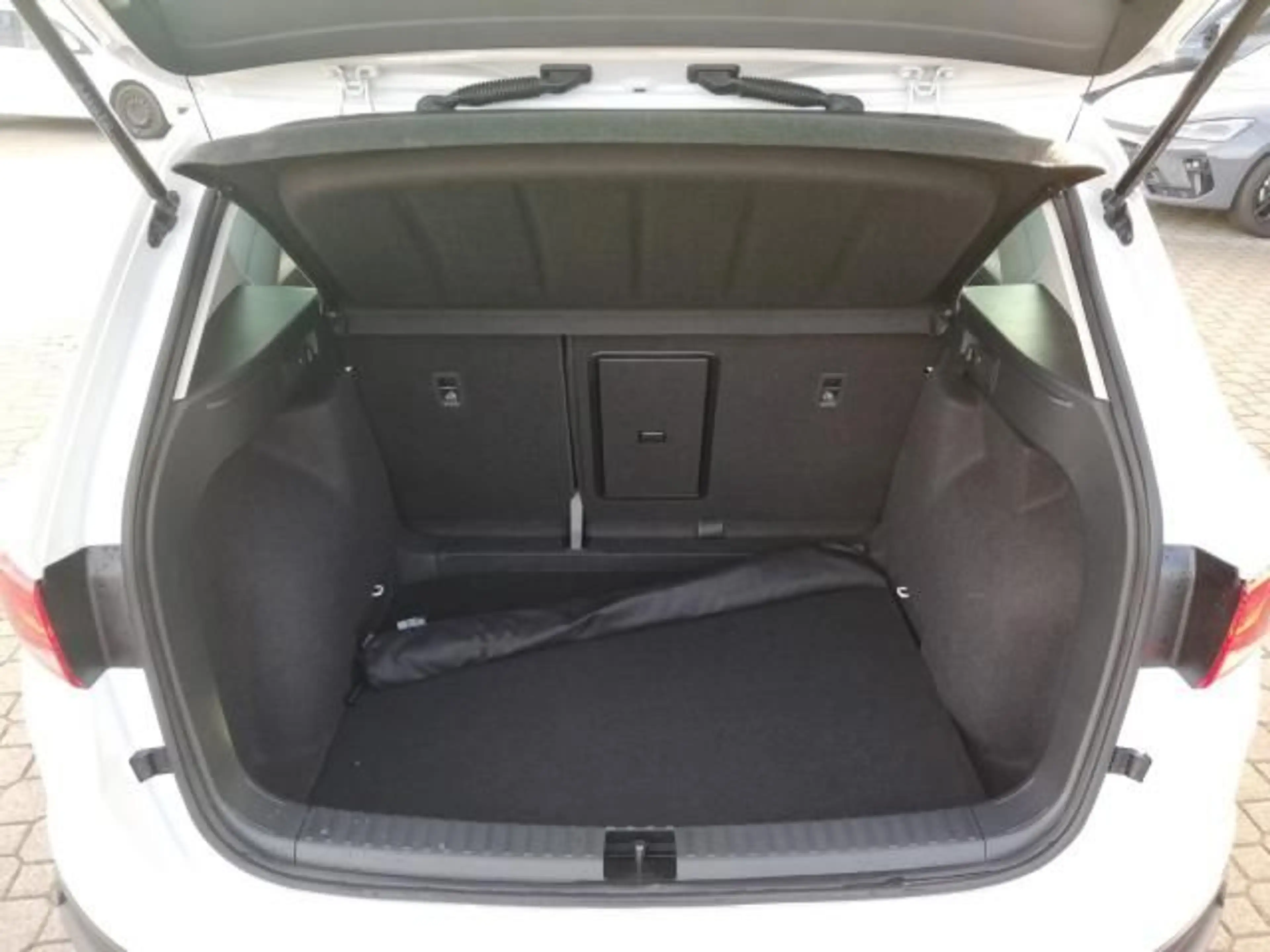 SEAT Ateca ATECA ROAD EDITION 1.5 TSI DSG NAVI PARKLENKASS. — photo 3