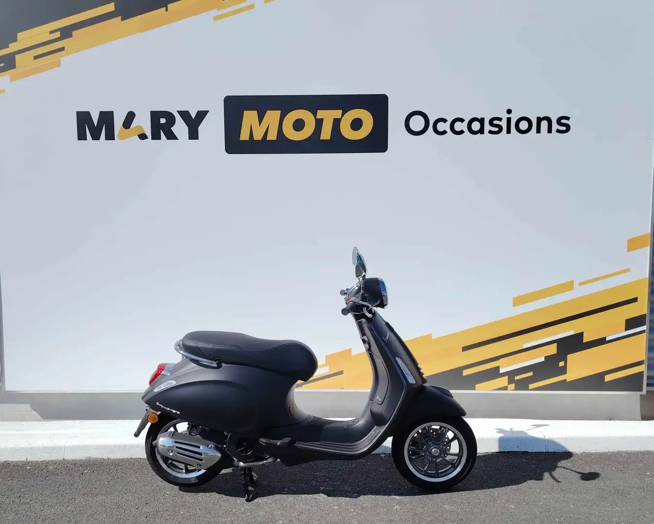 Vespa Primavera 125 Black - 1