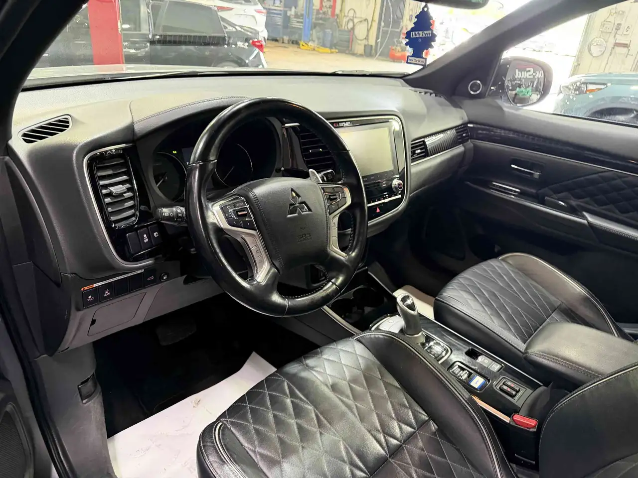 Mitsubishi Outlander снимка Mitsubishi Outlander