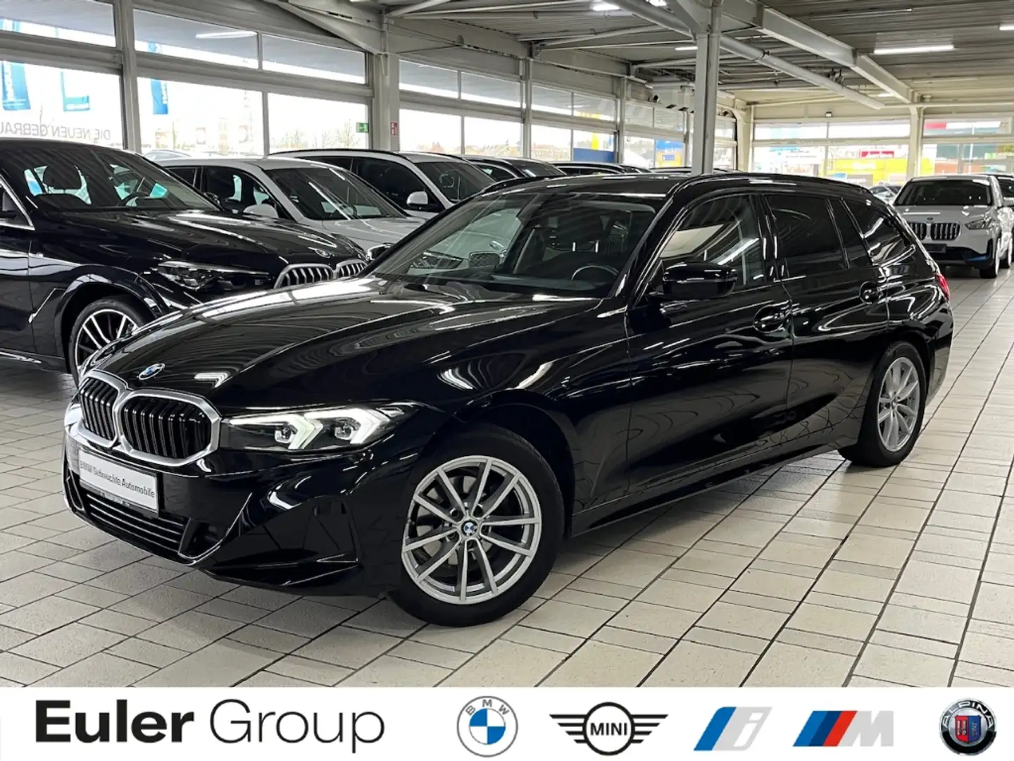 BMW 318 i A Touring PDC Fernlichtass. DAB  Navi LED 3-Z-Kl Schwarz - 1