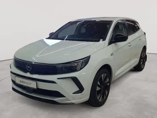 Opel Grandland view 2