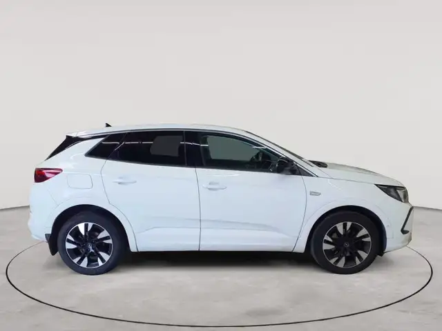 Opel Grandland view 3