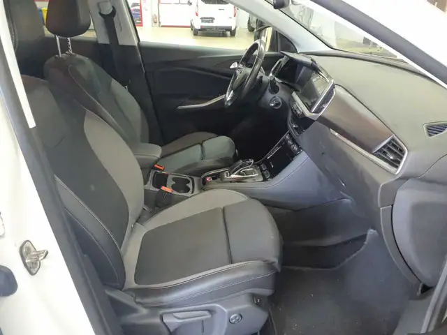 Opel Grandland view 7