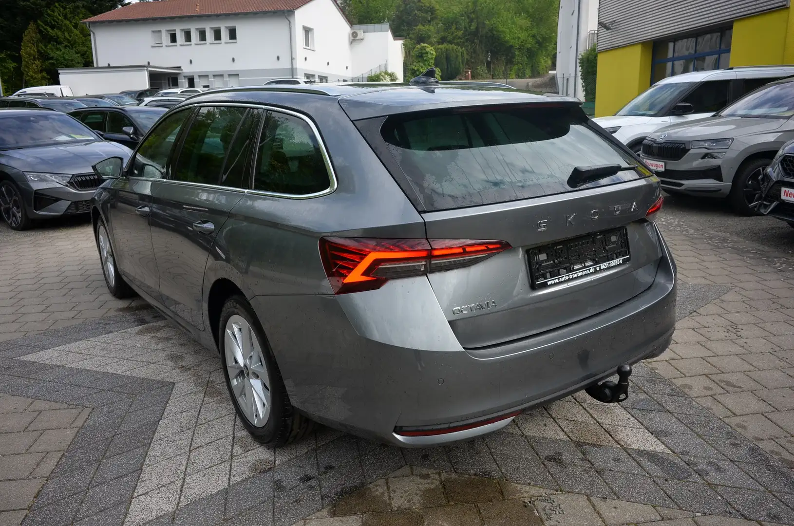 Skoda Octavia 1.5 TSI MH DSG Selection 5JGAR+eAHK+eHKL Gris - 2