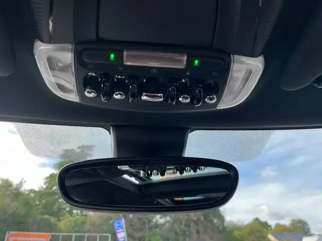Mini Hatch view 21