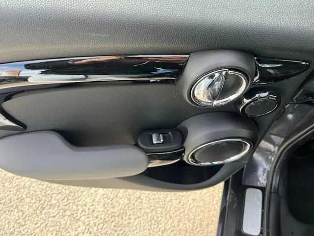 Mini Hatch view 28