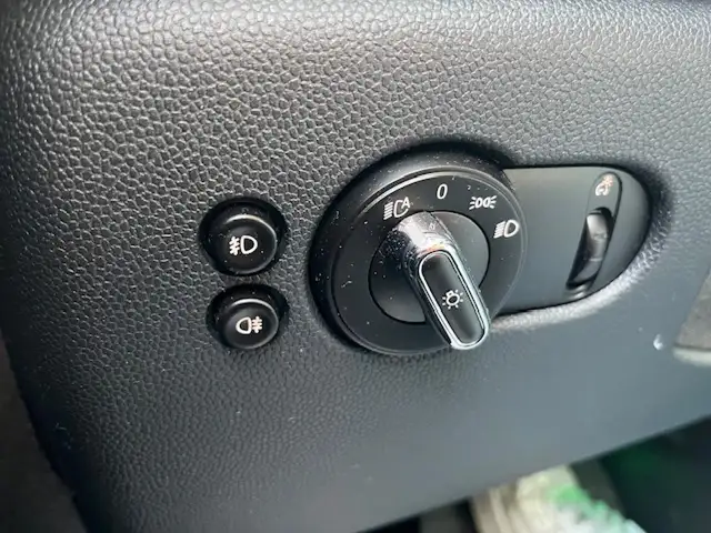 Mini Hatch view 25