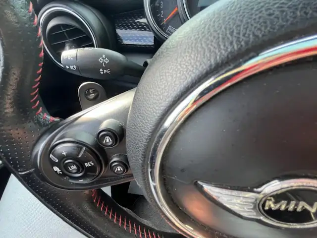 Mini Hatch view 24