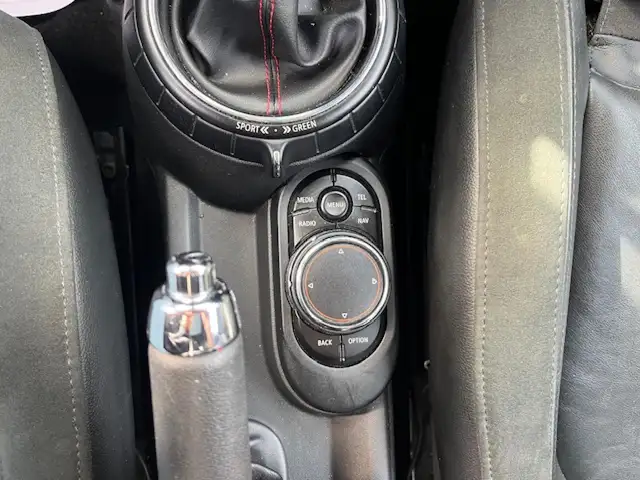 Mini Hatch view 16