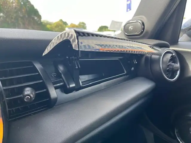 Mini Hatch view 18