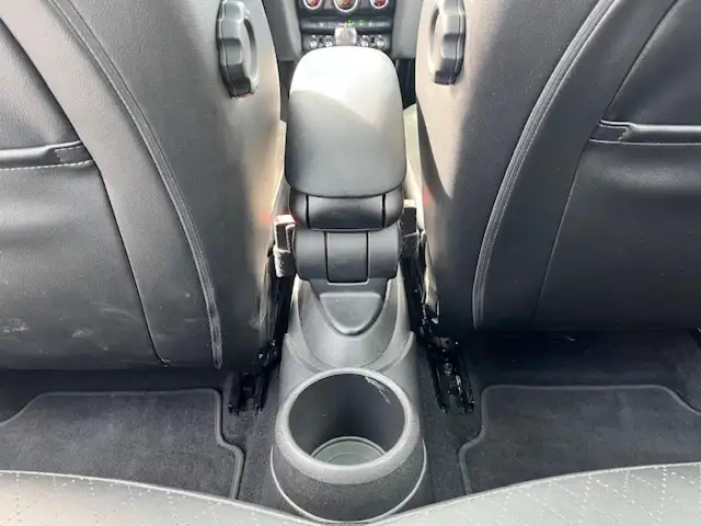 Mini Hatch view 29
