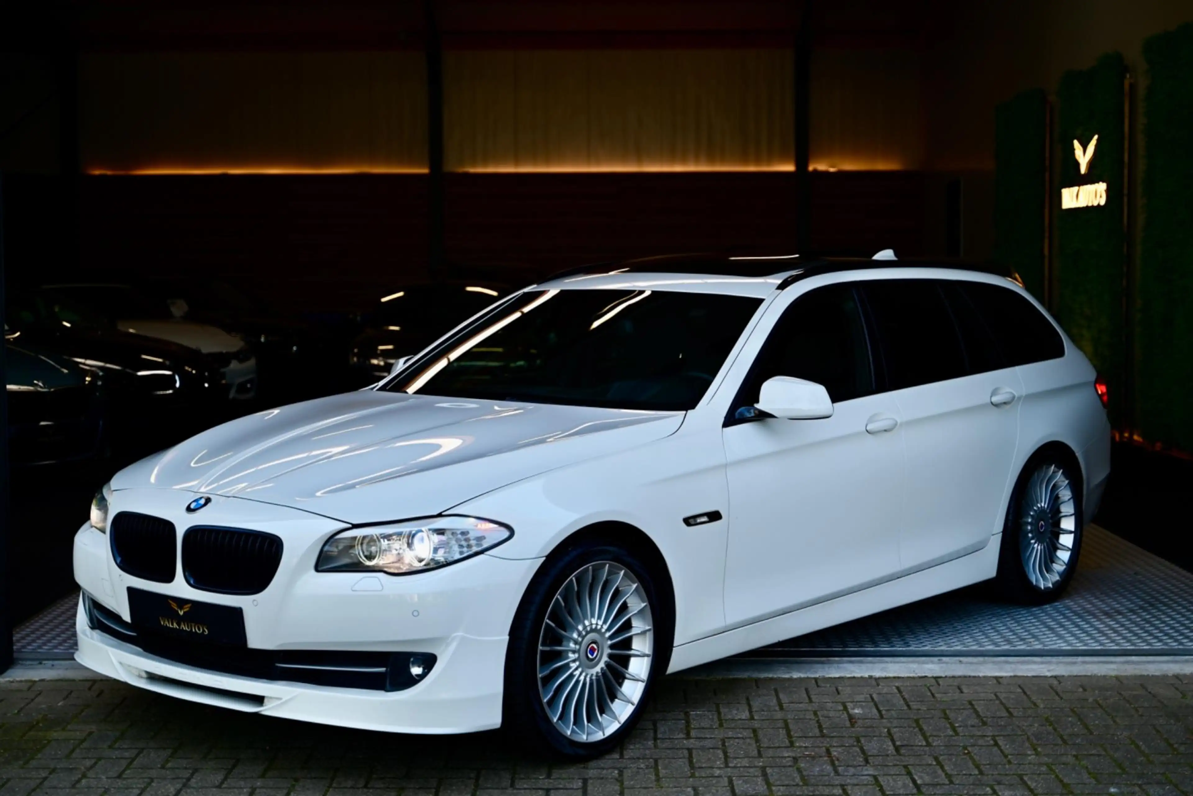 Alpina D5 Touring - Panoramadak - Comfortstoelen - Achteruit