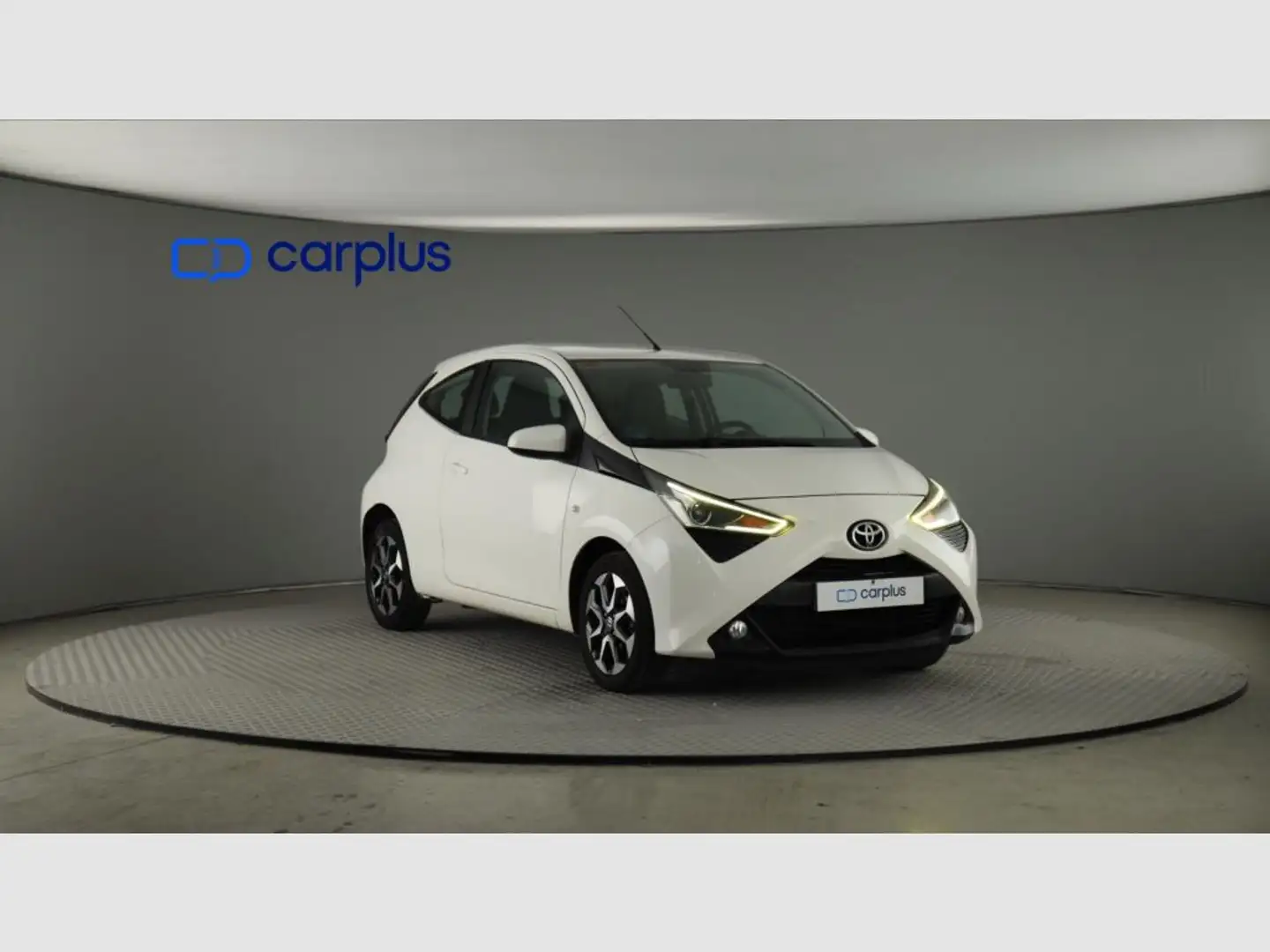 Toyota Aygo 70 x-play Blanco - 2