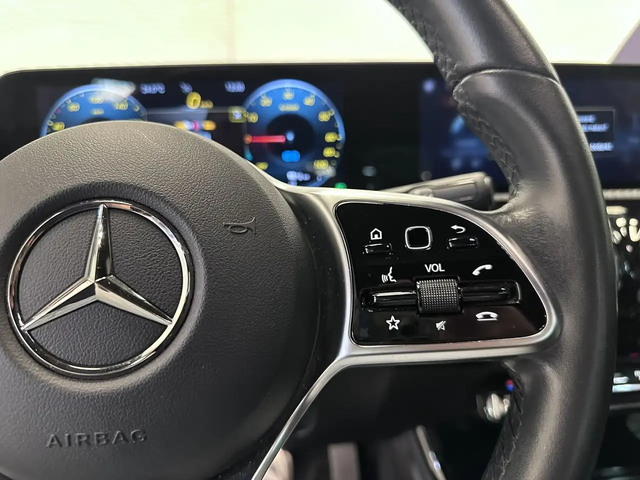 Mercedes-Benz A-Class 250e*PHEV*CARPLAY*CAMERA*DAB-RADIO*LAGE BIV!*, миниатюра 30