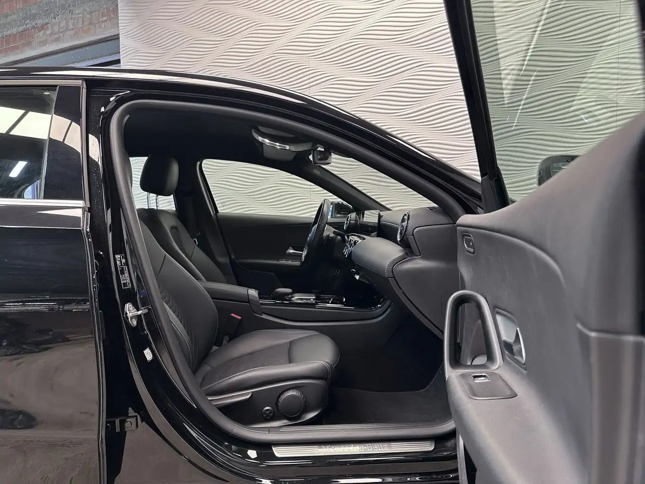 Mercedes-Benz A-Class 250e*PHEV*CARPLAY*CAMERA*DAB-RADIO*LAGE BIV!*, миниатюра 21