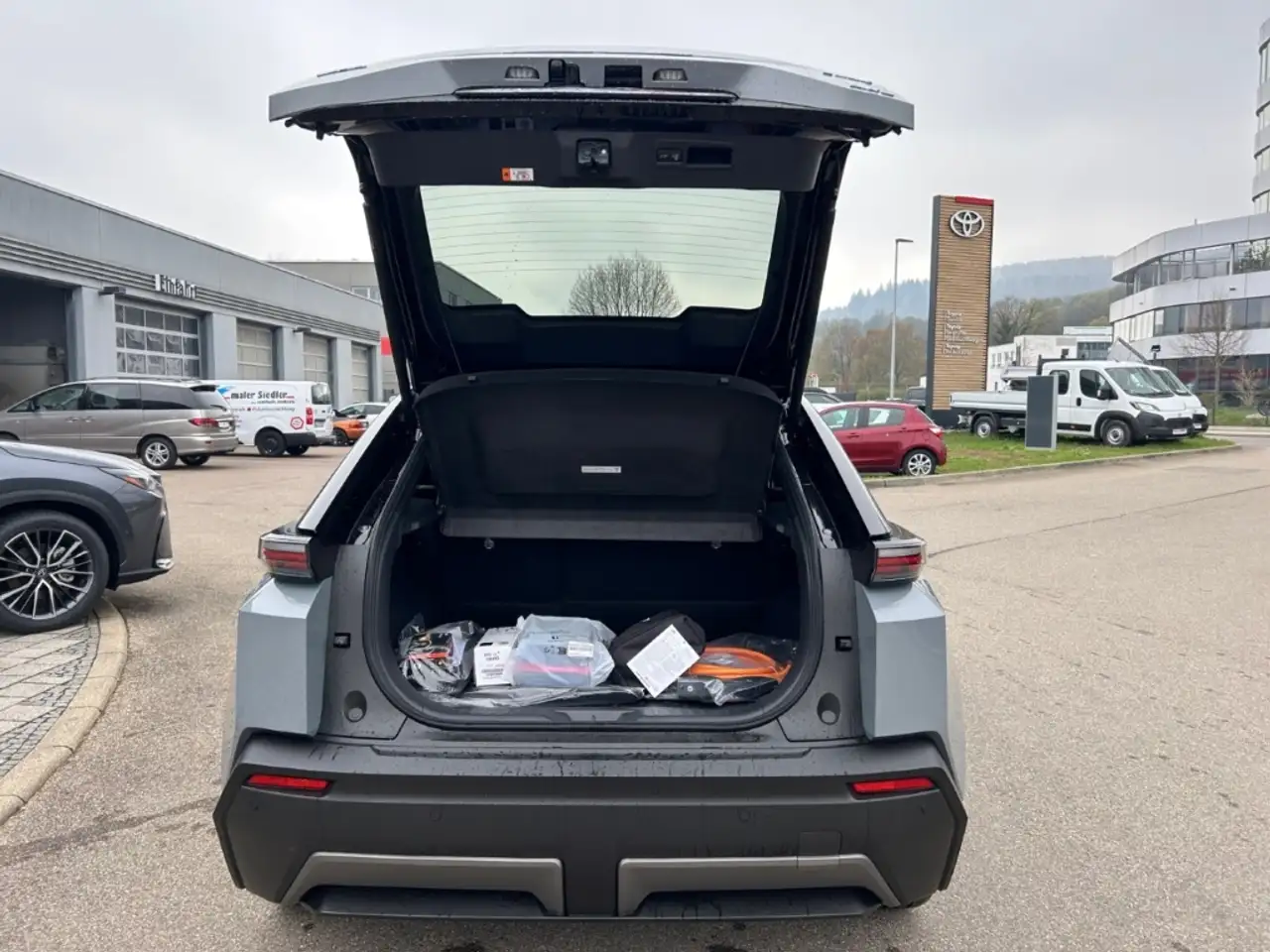 Toyota C-HR C-HR+ Lounge 4x4 Allrad 165kw 9