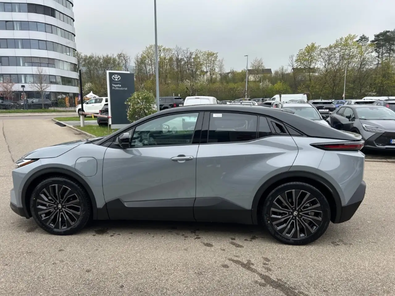 Toyota C-HR C-HR+ Lounge 4x4 Allrad 165kw 6
