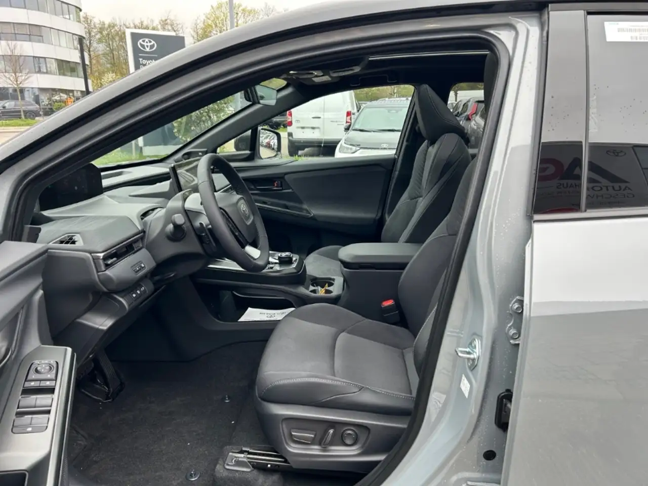 Toyota C-HR C-HR+ Lounge 4x4 Allrad 165kw 11