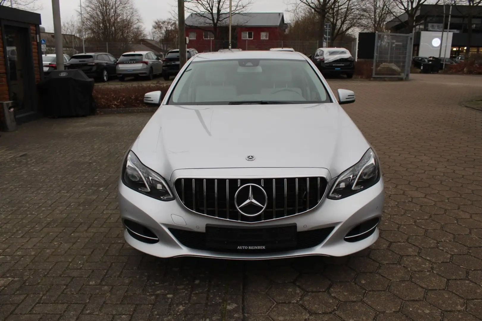 Mercedes-Benz E 500 E-Klasse E 500 CGI V8 Automatik Limousine Silber - 2