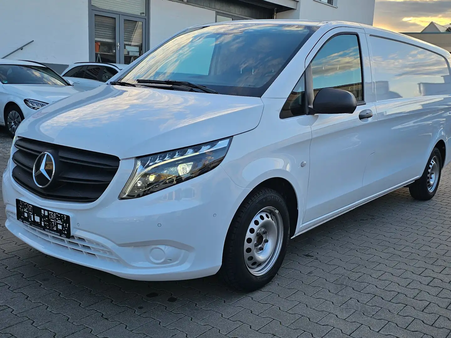 Mercedes-Benz Vito 116 CDI extralang NAVI*KAMERA*LED*AHK*LEDER Weiß - 1