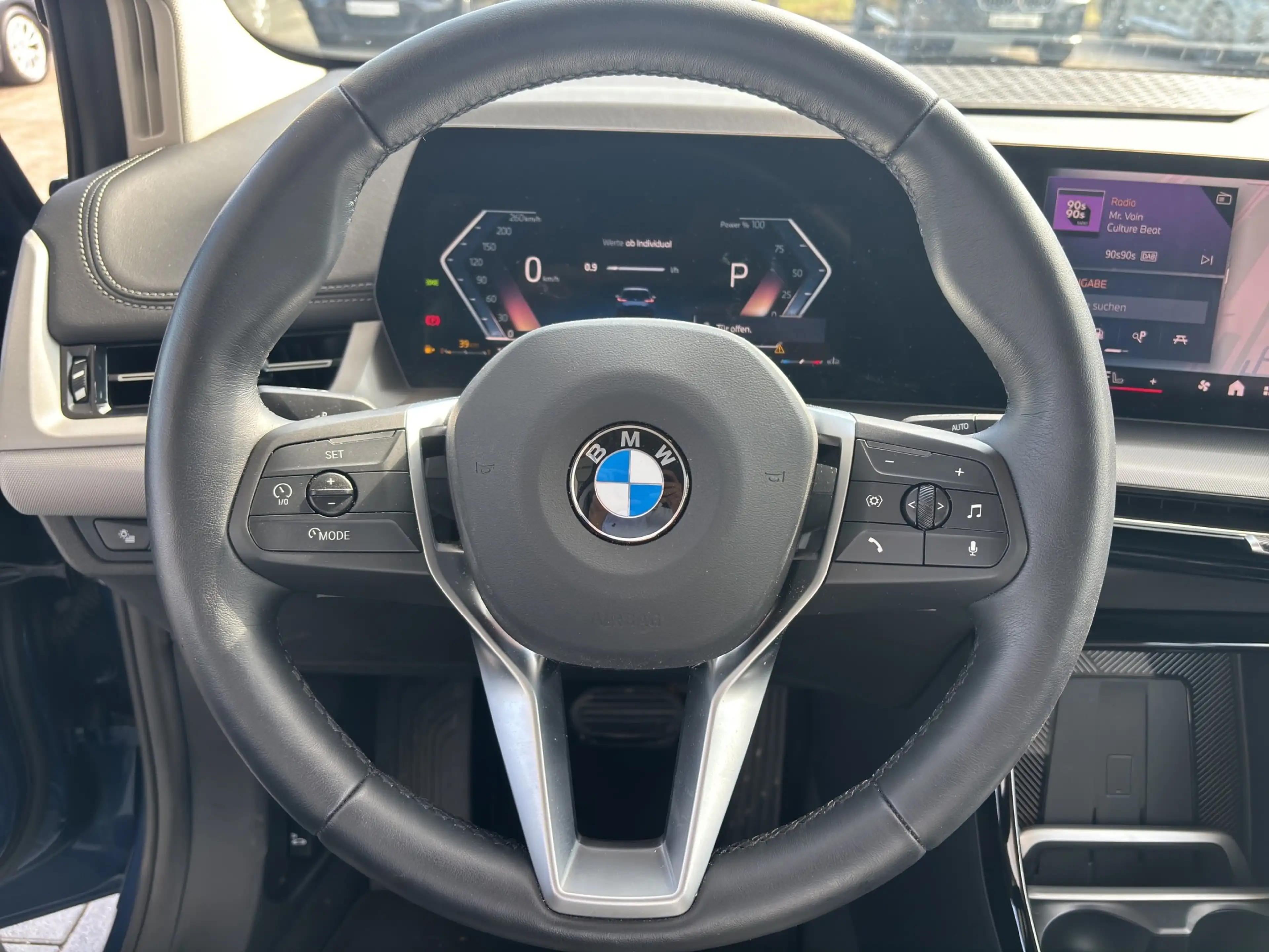 BMW 220 i Active Tourer — photo 10