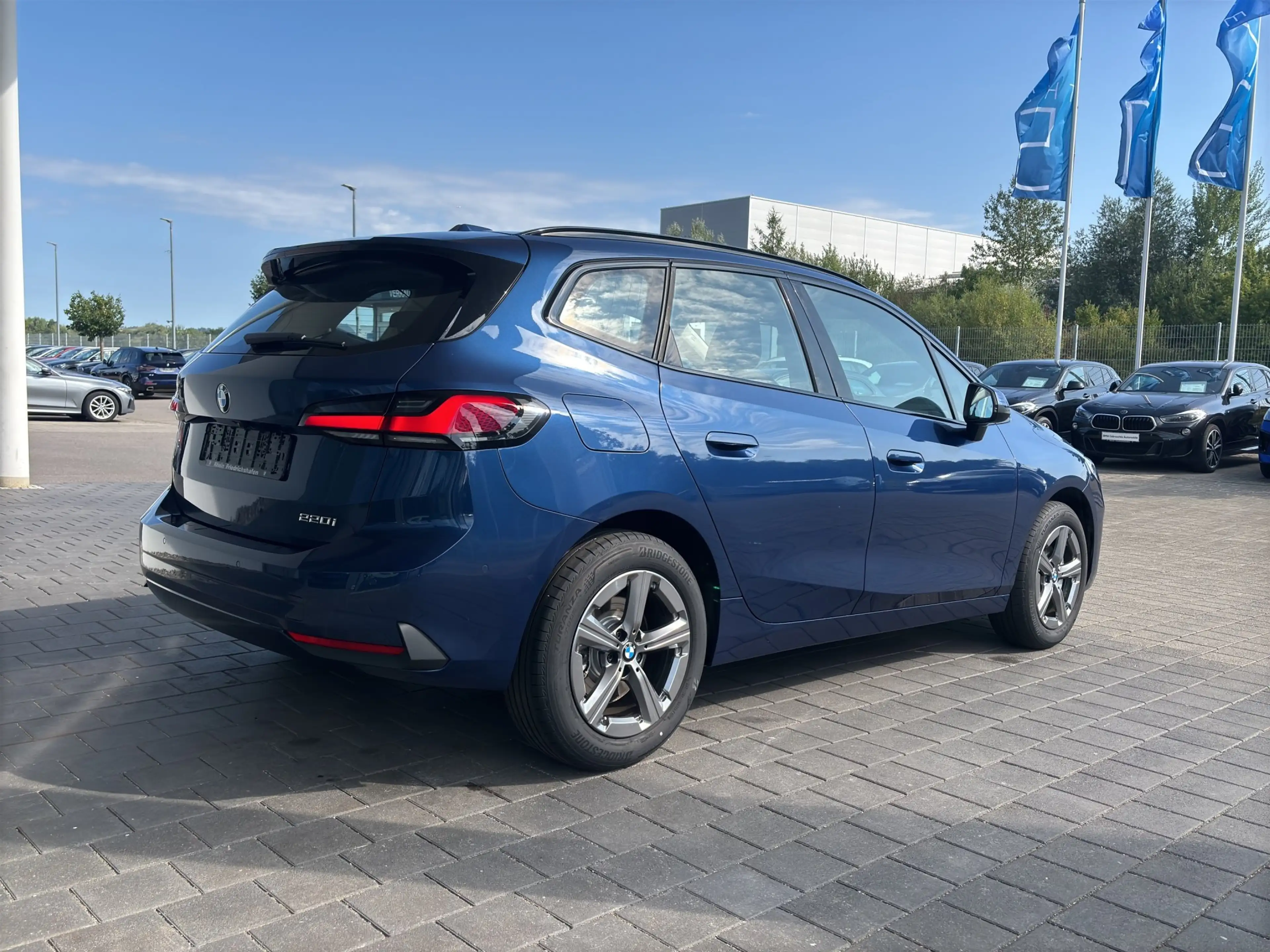 BMW 220 i Active Tourer — photo 6