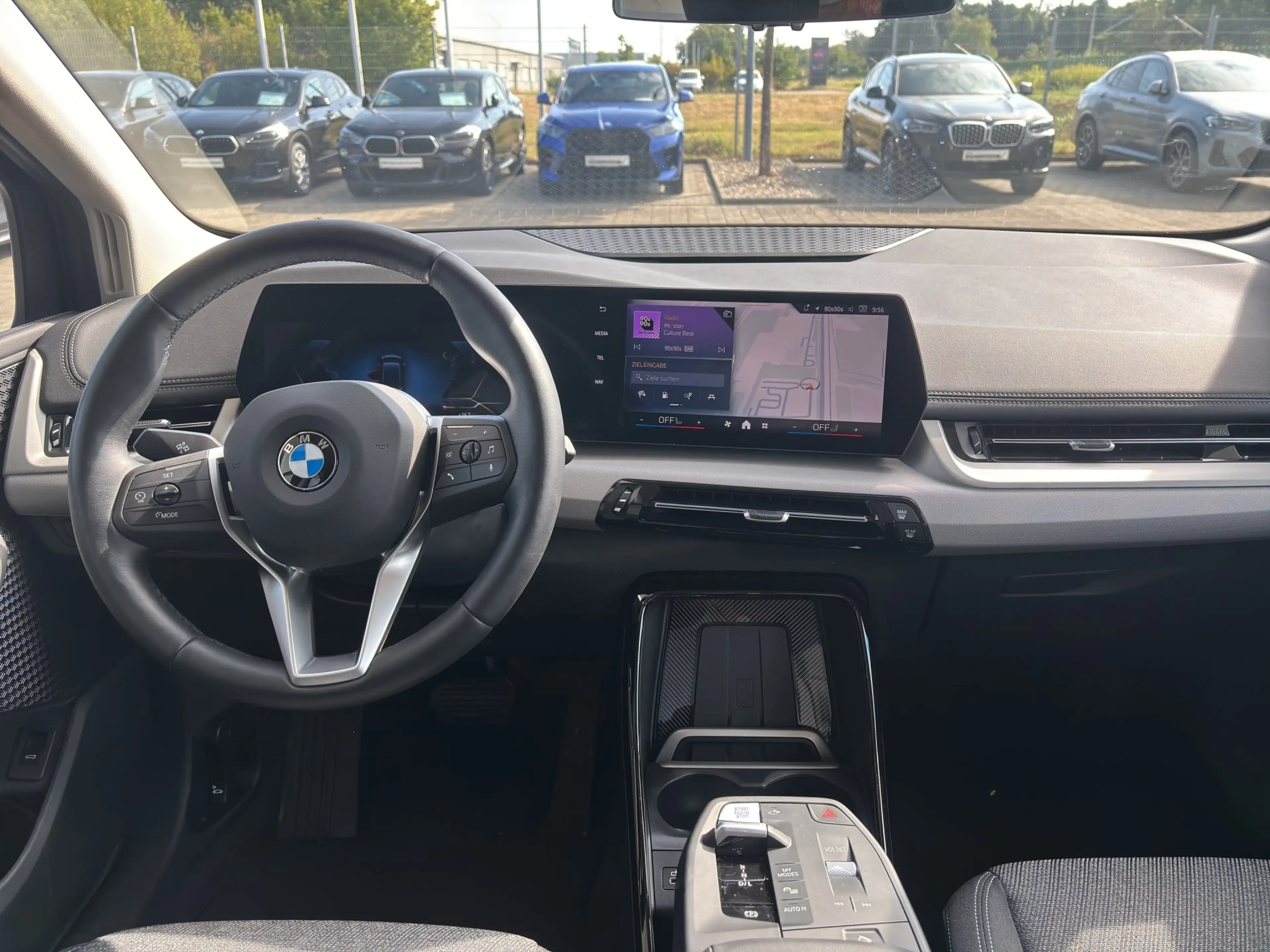 BMW 220 i Active Tourer — photo 2