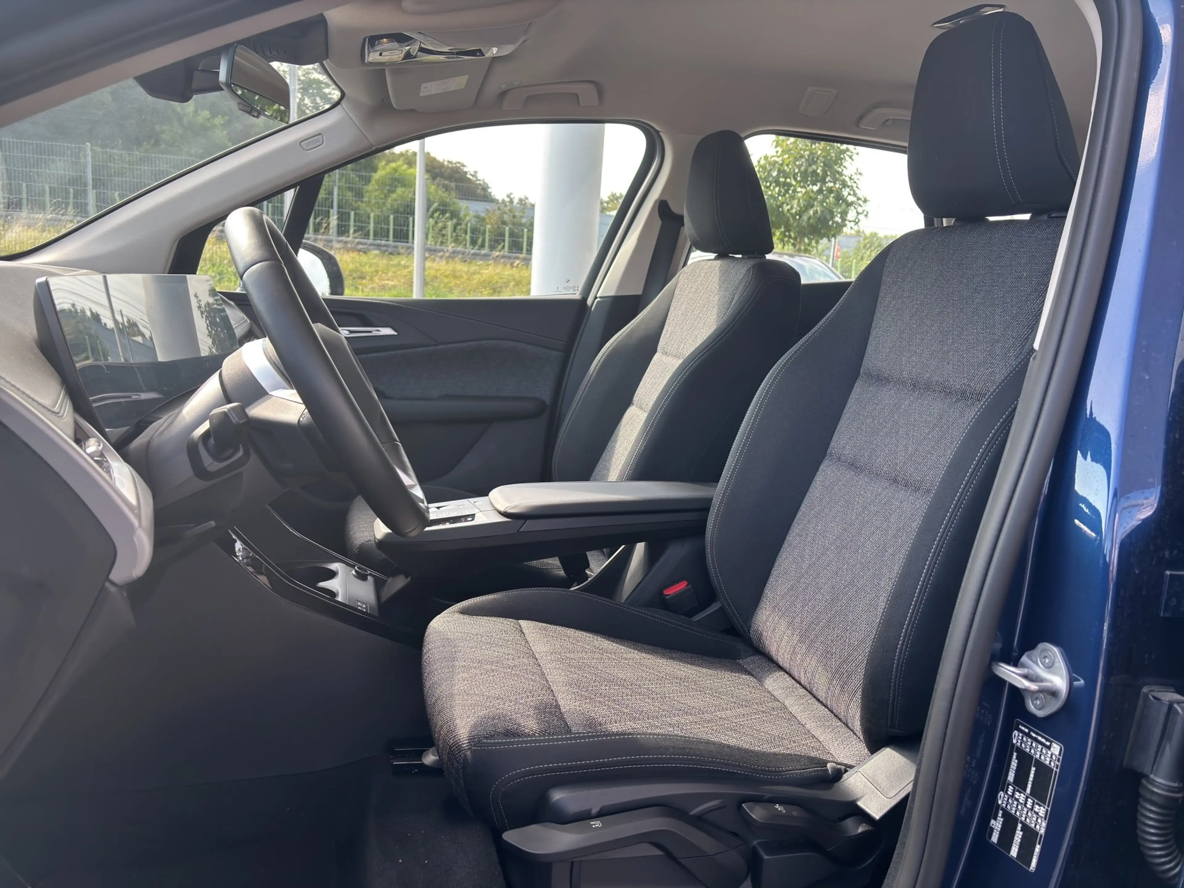 BMW 220 i Active Tourer — photo 7