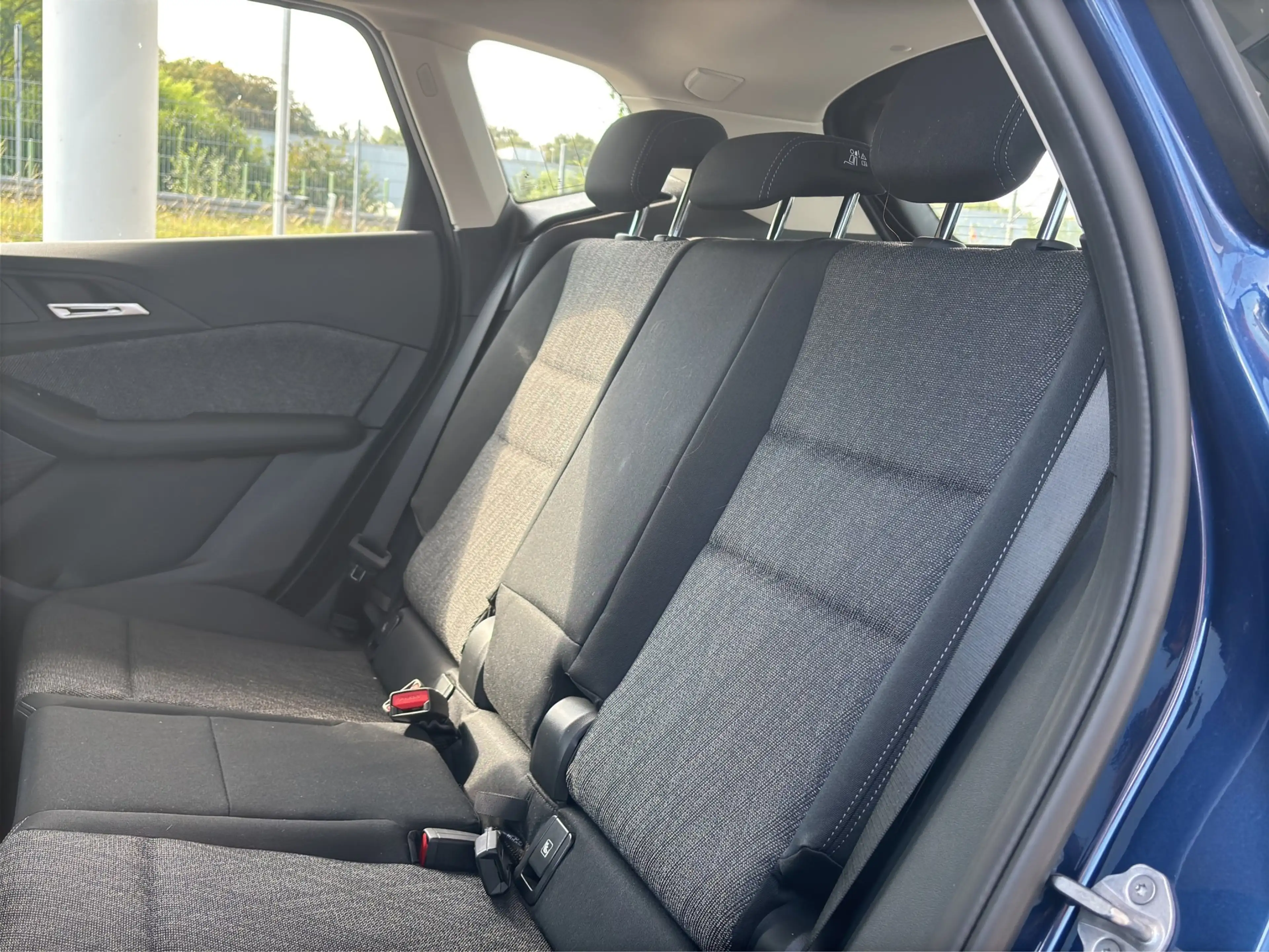 BMW 220 i Active Tourer — photo 8
