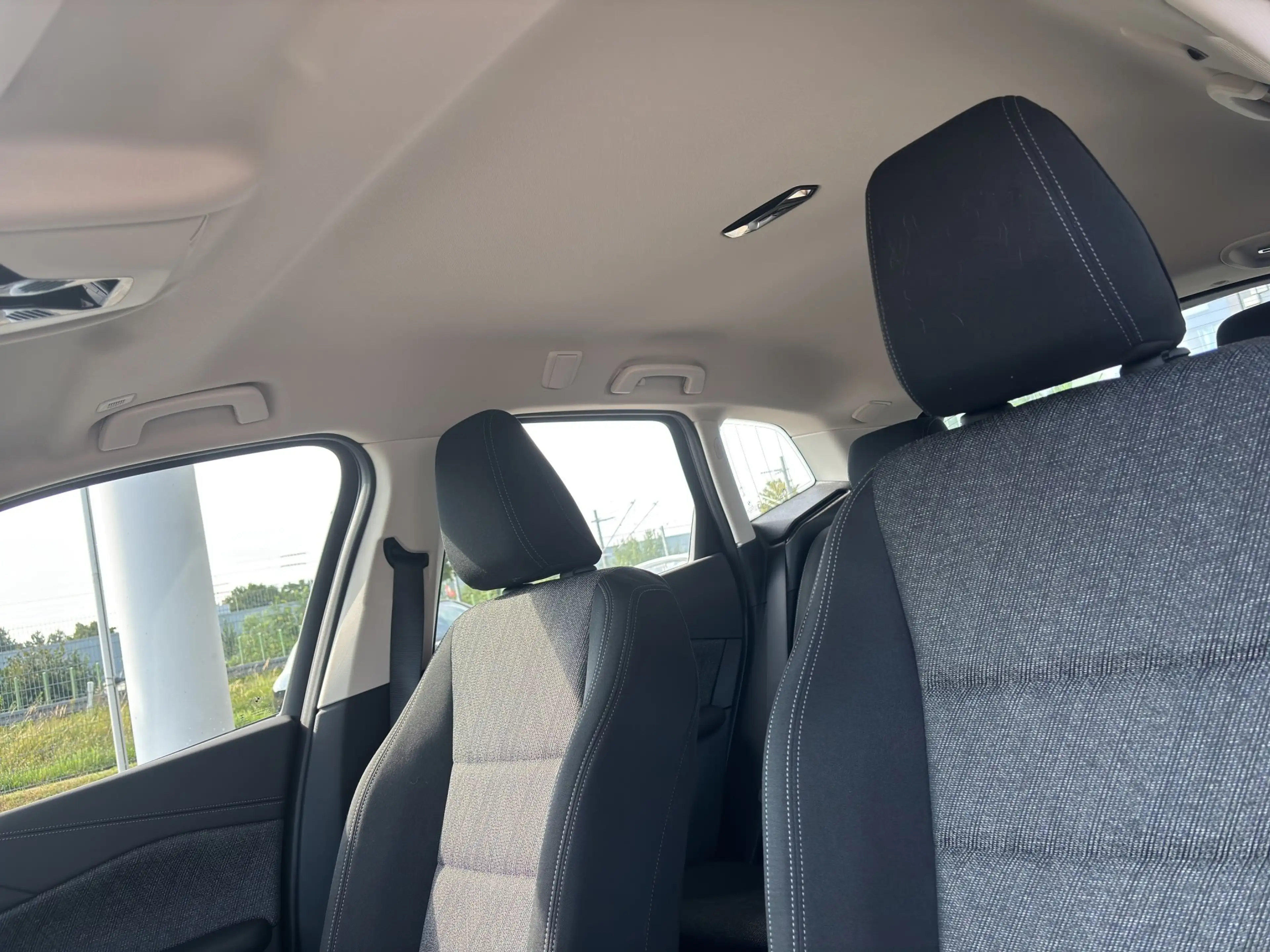 BMW 220 i Active Tourer — photo 11