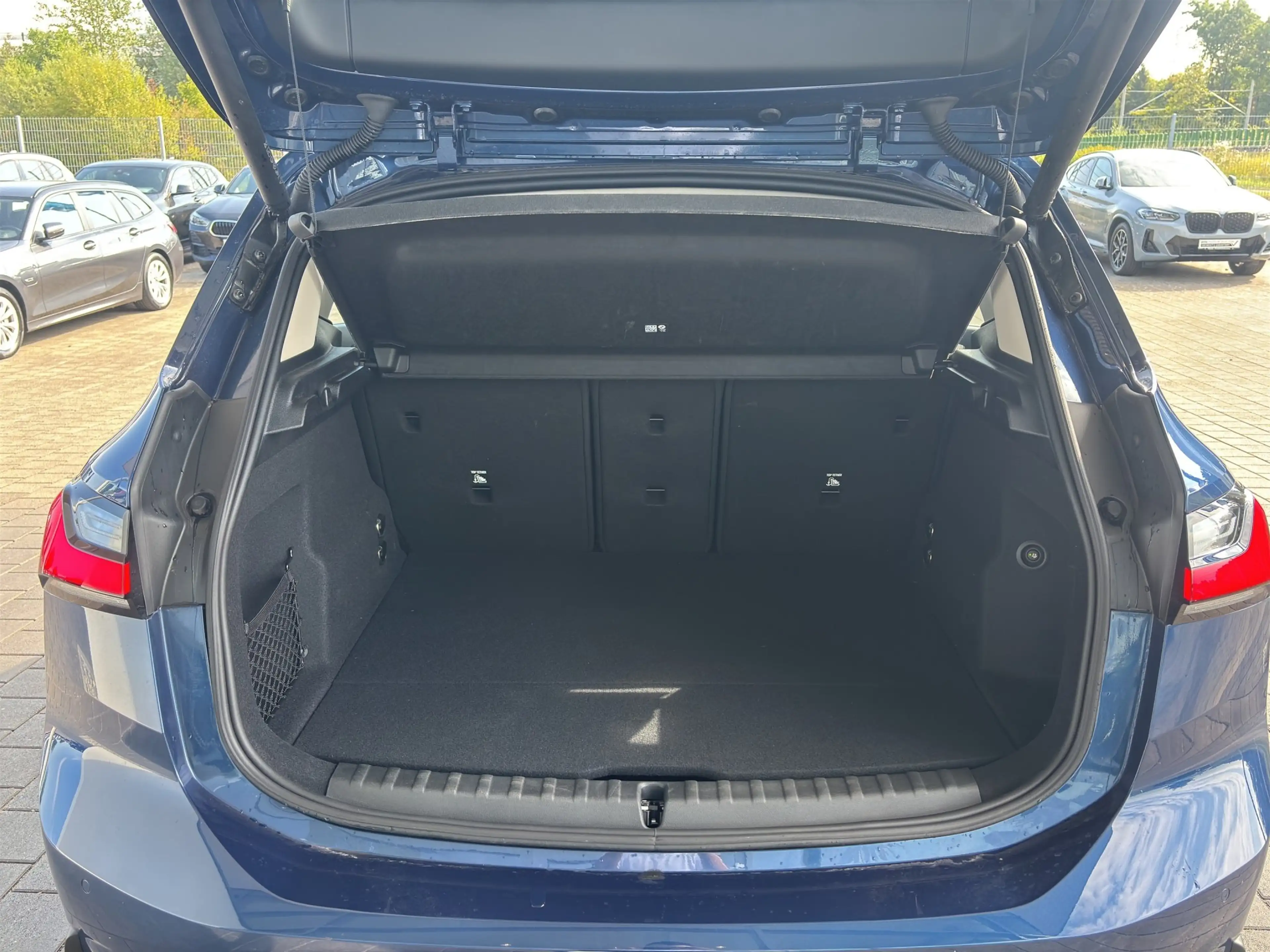 BMW 220 i Active Tourer — photo 12