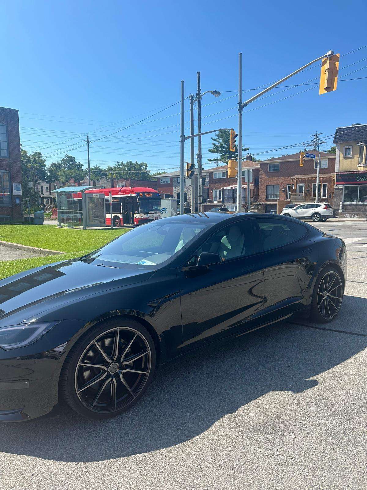 2022 Tesla Model S thumb 11