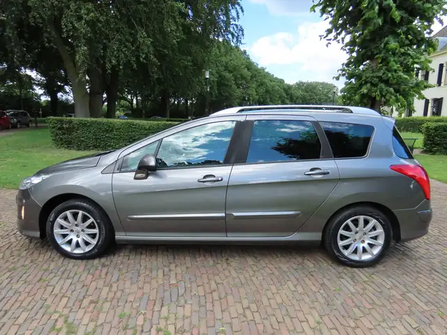 Peugeot 308 view 2