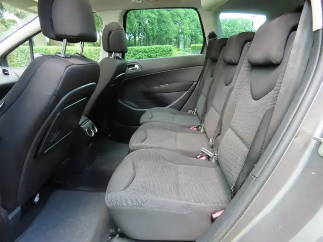 Peugeot 308 view 9