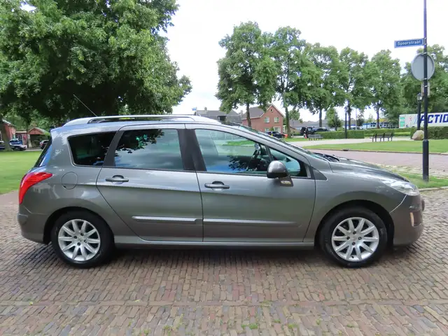 Peugeot 308 view 3