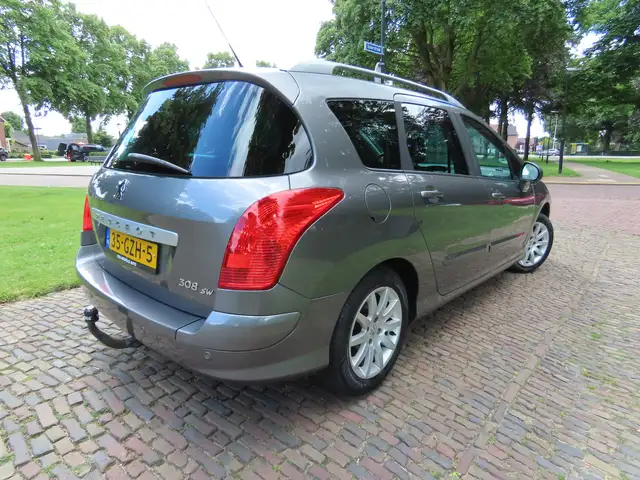 Peugeot 308 view 4