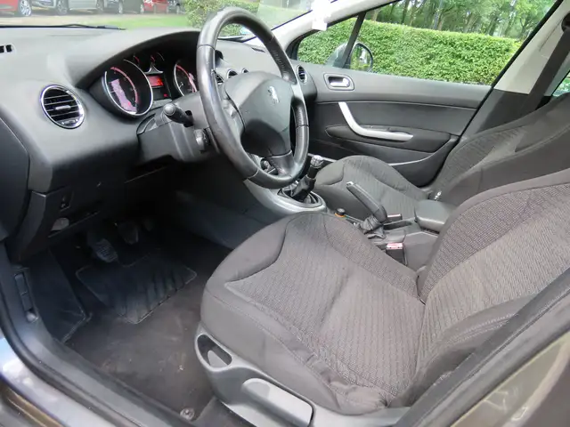 Peugeot 308 view 7