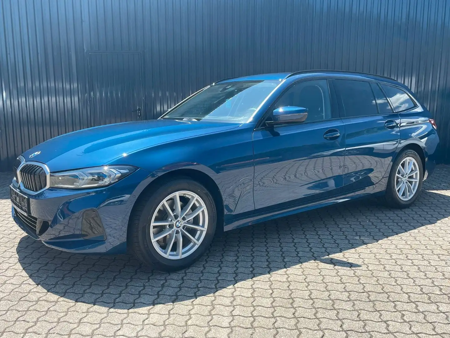 BMW 320 D xDrive Aut. Touring/ Kamera/HiFi/HeadUp Azul - 2