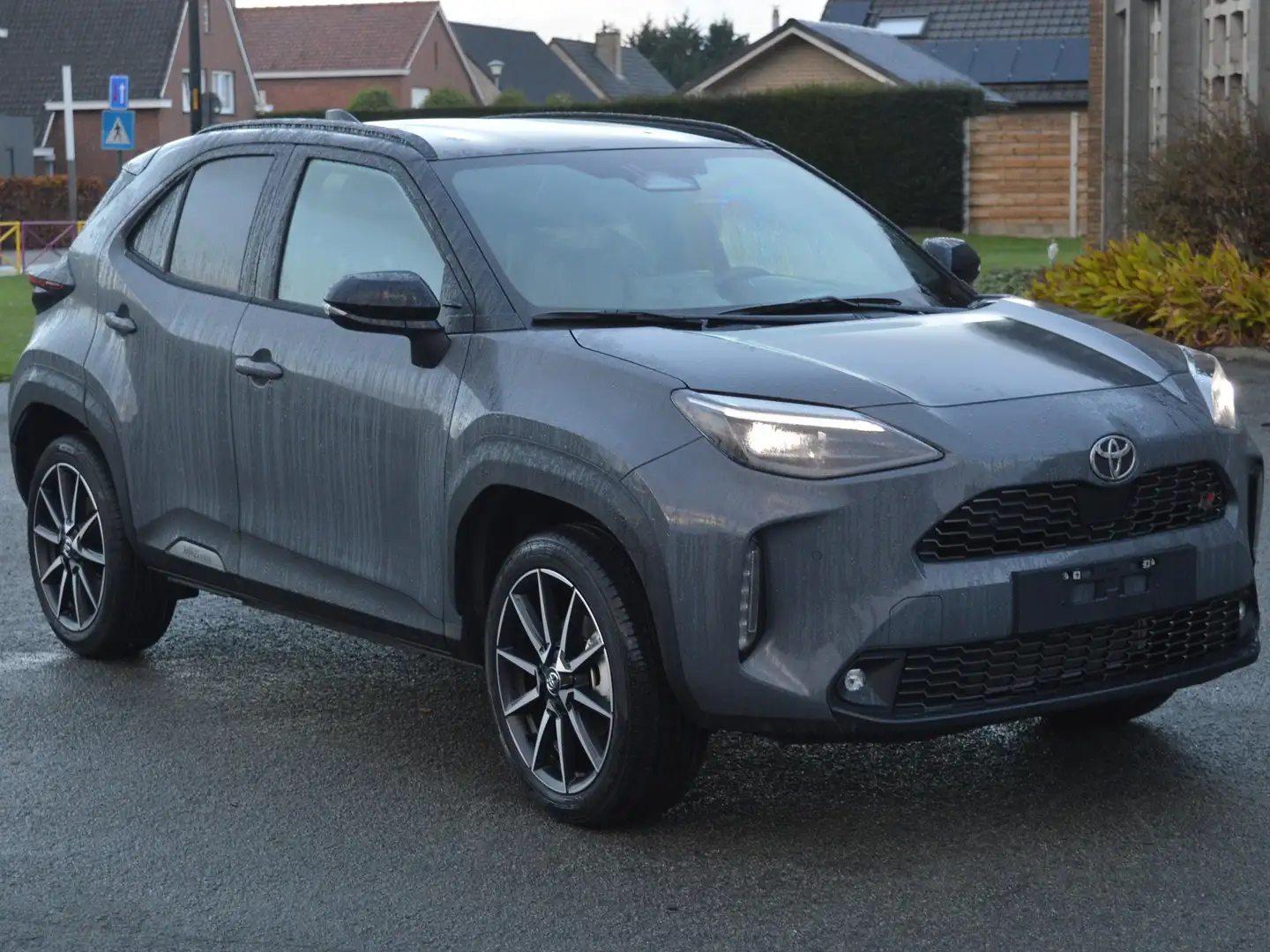 Toyota Yaris Cross Yaris Cross Hybrid 130 1.5 VVT-i GR Sport!!! Grijs - 2