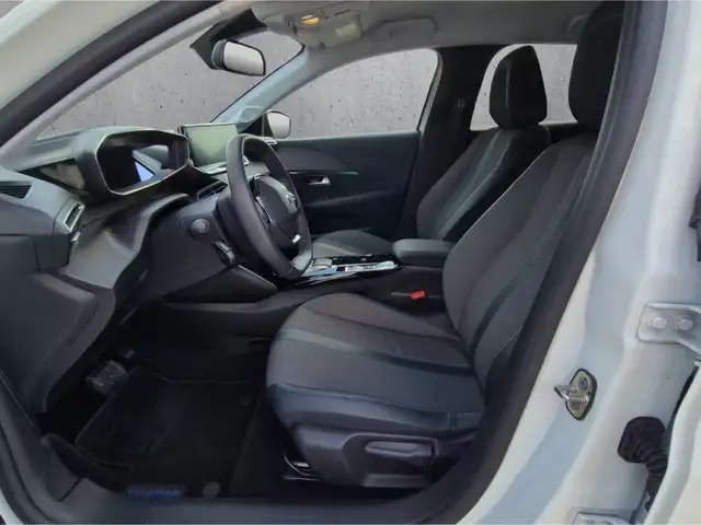 Peugeot 208 view 9