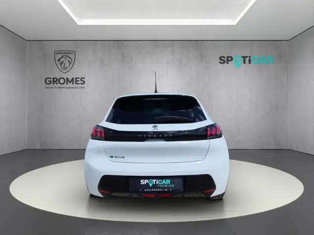 Peugeot 208 view 4